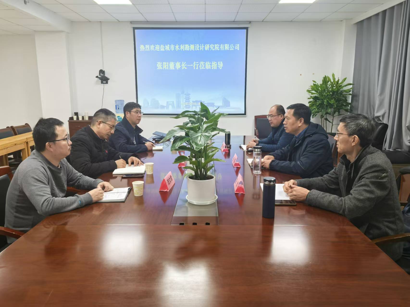 鹽城市水利勘測設計研究院有限公司張陽(yáng)董事長(cháng)一行蒞臨我公司座談交流
